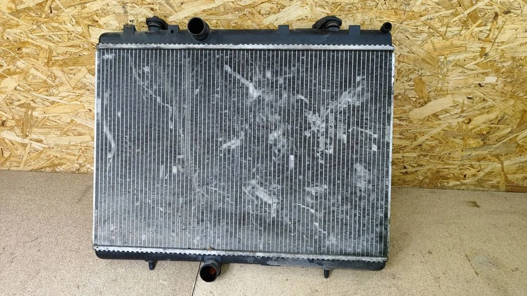 Coolant radiator 9680533480