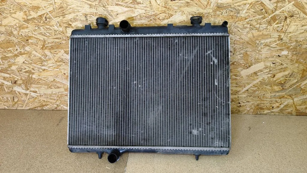 Jahutusvedeliku radiaator 9657576680