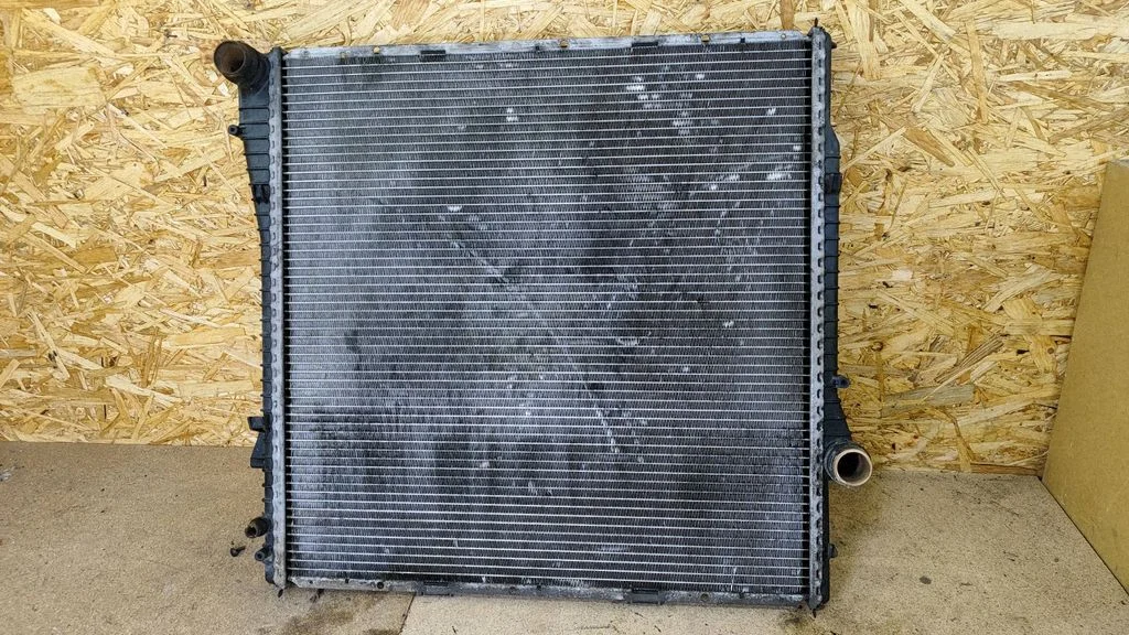 Jahutusvedeliku radiaator 1439101