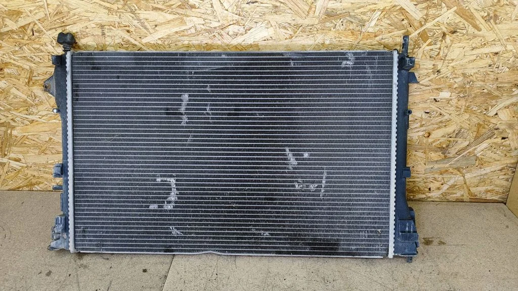 Jahutusvedeliku radiaator 24418343