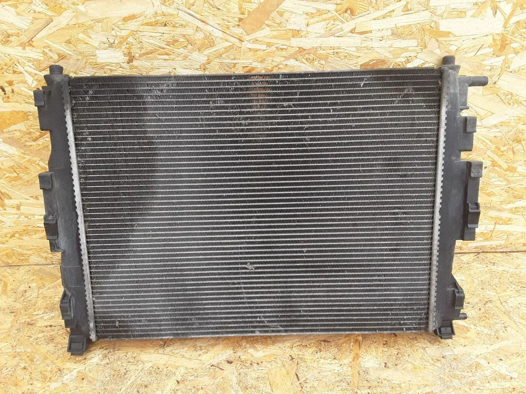 Jahutusvedeliku radiaator 8769630E