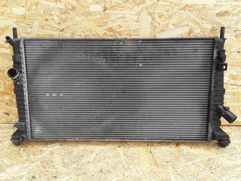 Jahutusvedeliku radiaator 3M5H8005TL