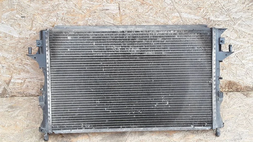 Jahutusvedeliku radiaator 8200008765A