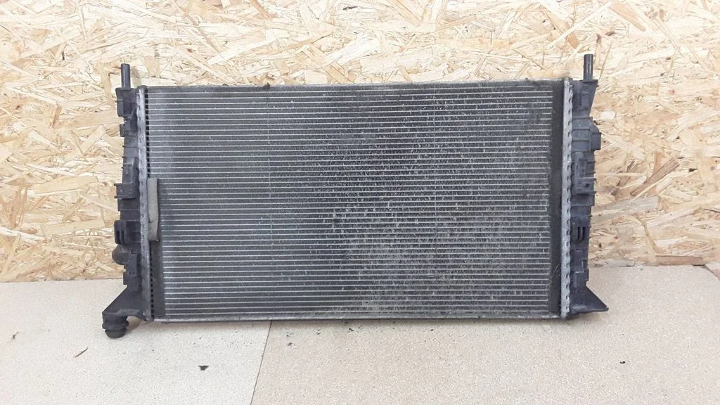 Jahutusvedeliku radiaator 3M5H8005TL