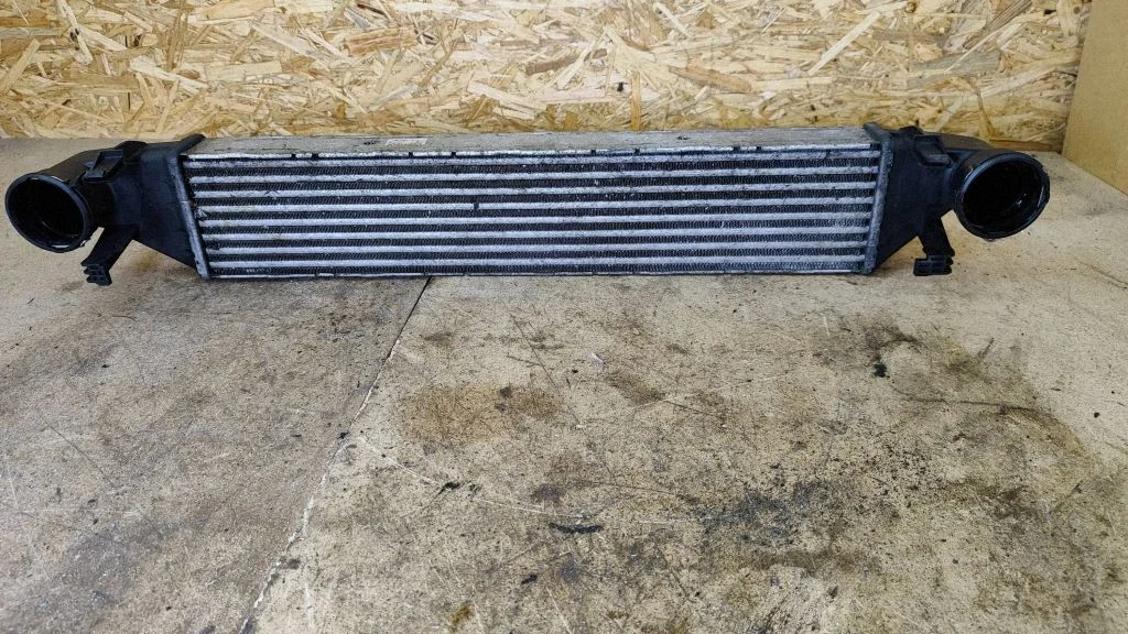 Vahejahuti radiaator A2035000600