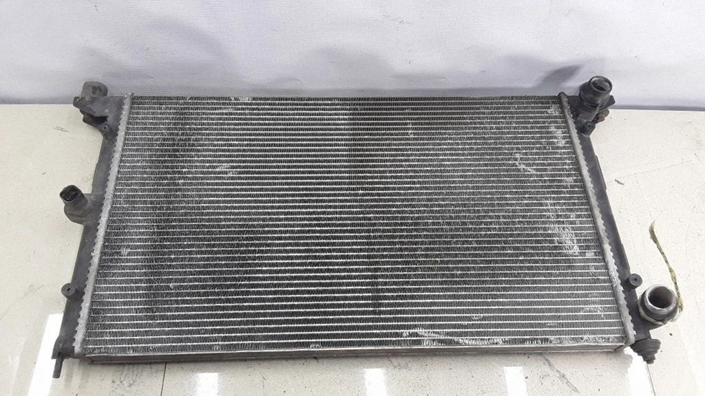 Jahutusvedeliku radiaator 7M3121253B