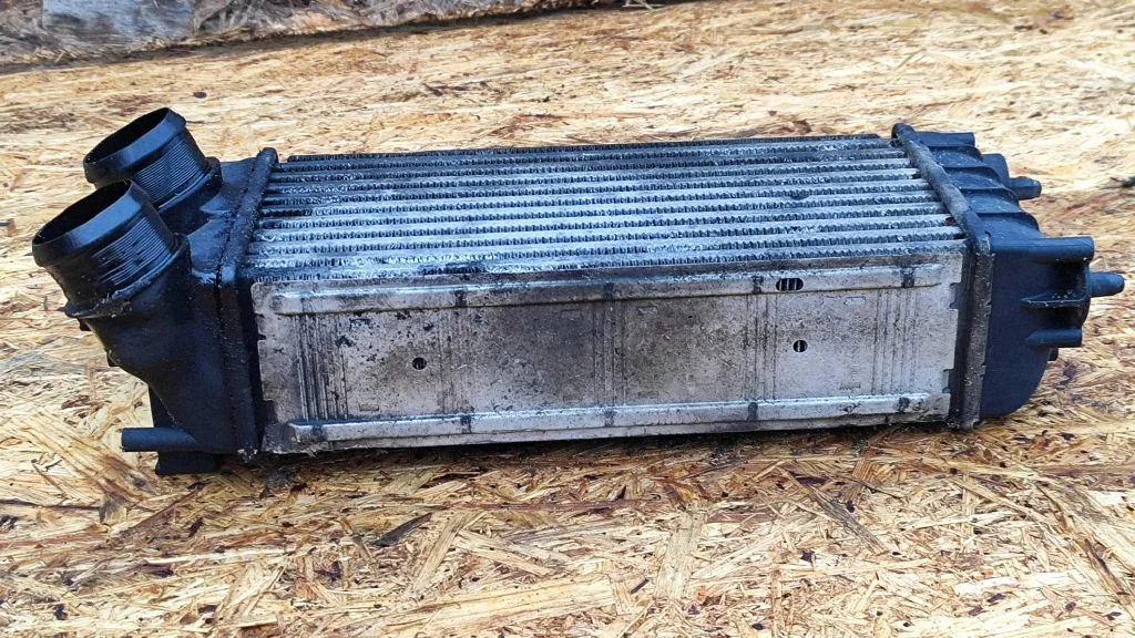 Vahejahuti radiaator 9684212480