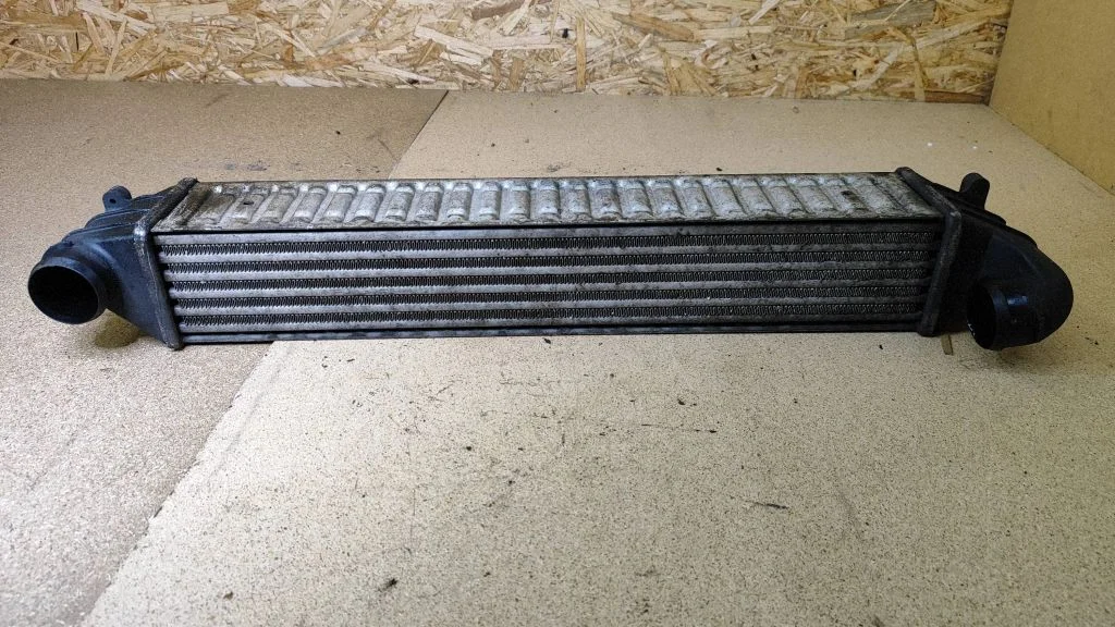 Starpdzesētāja (interkūlera) radiators 7M3145805