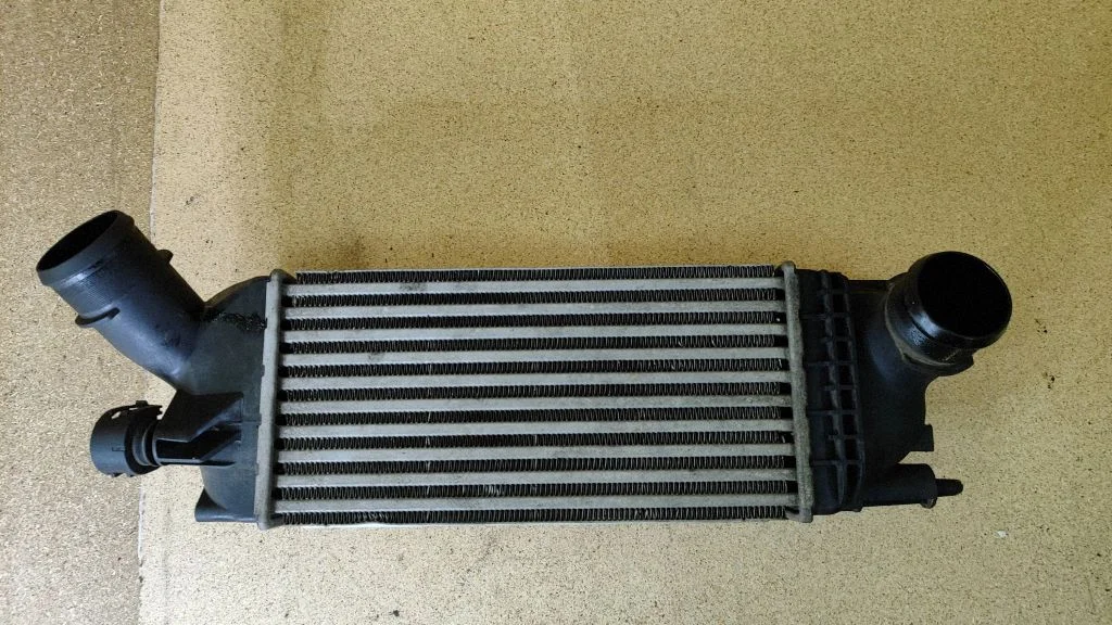 Vahejahuti radiaator 9657073480