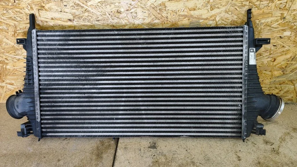Vahejahuti radiaator 13241751