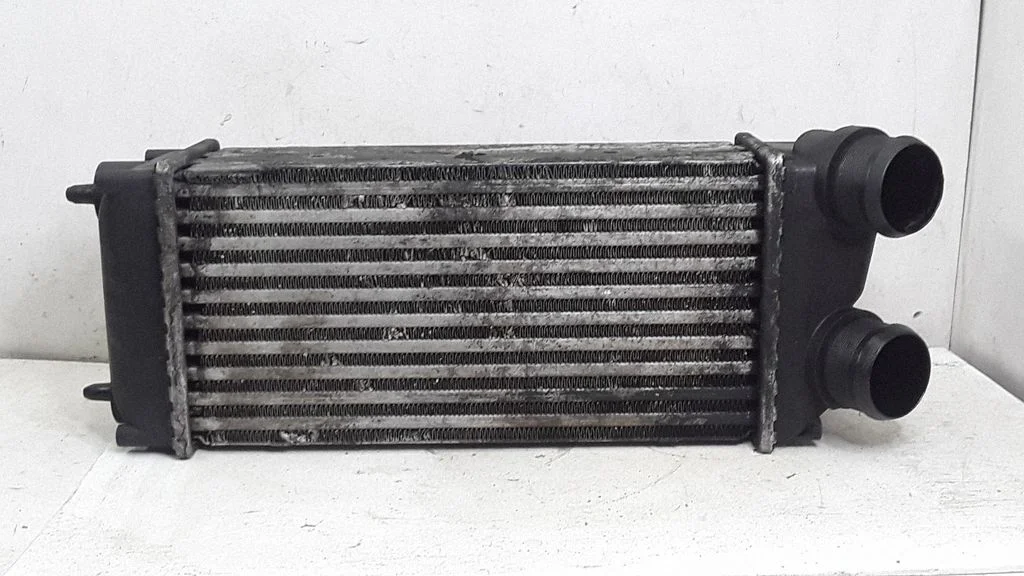 Vahejahuti radiaator 9648551880