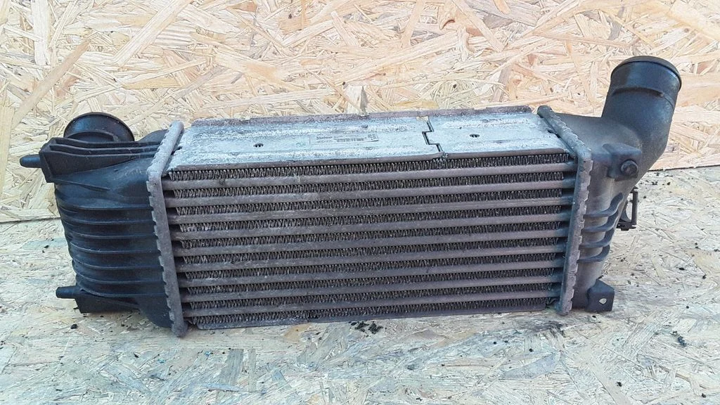Vahejahuti radiaator 9645682880
