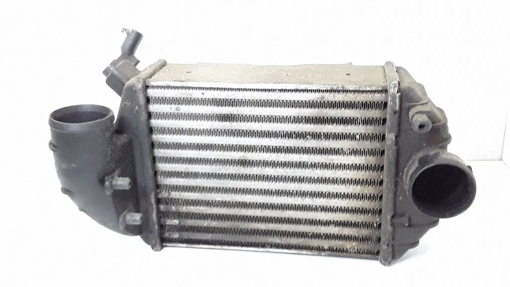 Vahejahuti radiaator 059145805