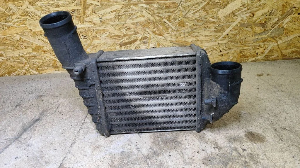 Vahejahuti radiaator – Volkswagen Passat B5.5 (2001-2005)