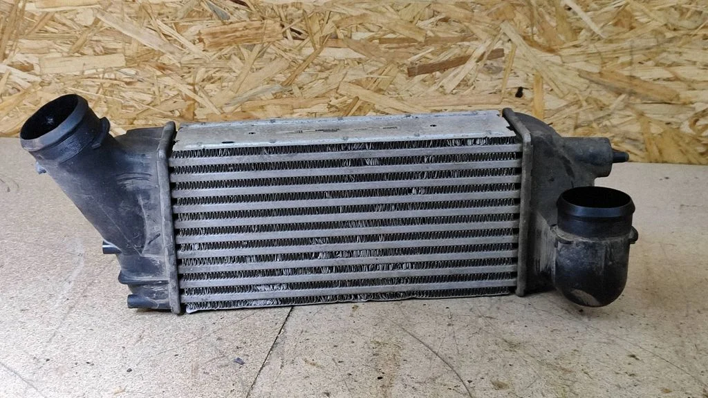 Vahejahuti radiaator 992505WF