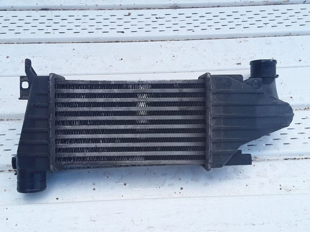 Vahejahuti radiaator 13128926