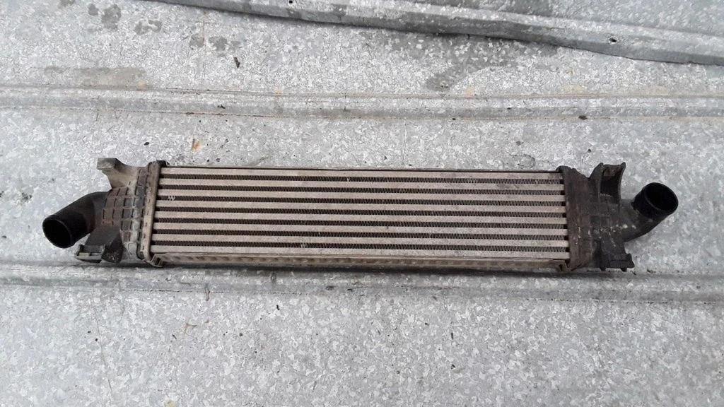 Vahejahuti radiaator 3M5H9L440AE