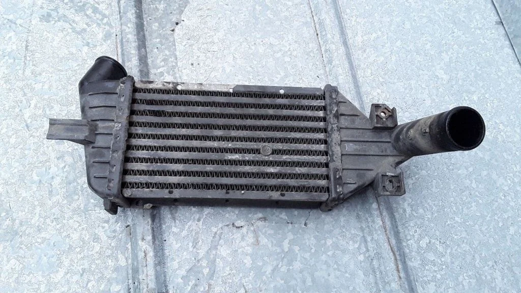 Vahejahuti radiaator