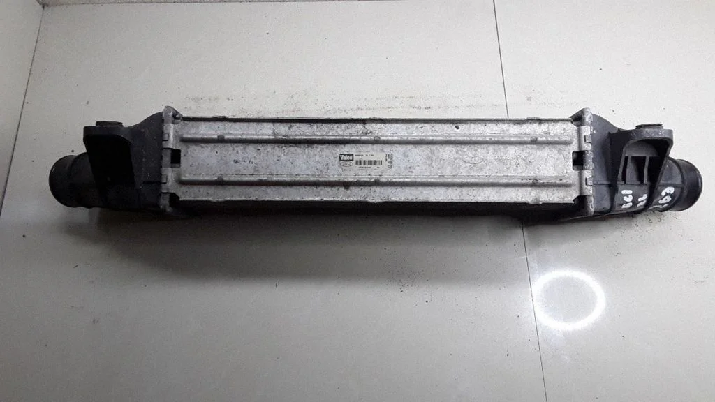 Vahejahuti radiaator IS7Q9L440AD