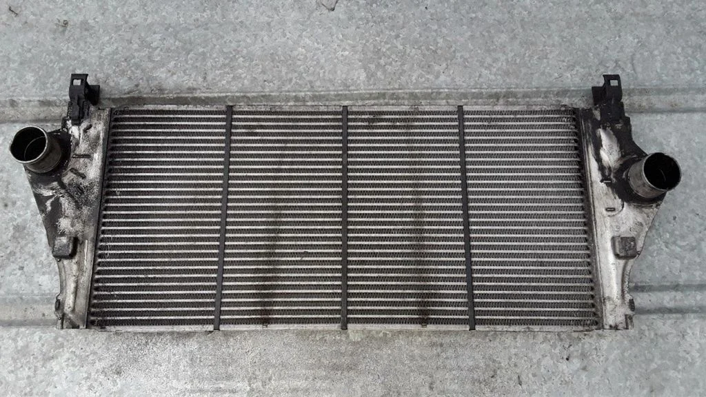 Vahejahuti radiaator 8200008761C