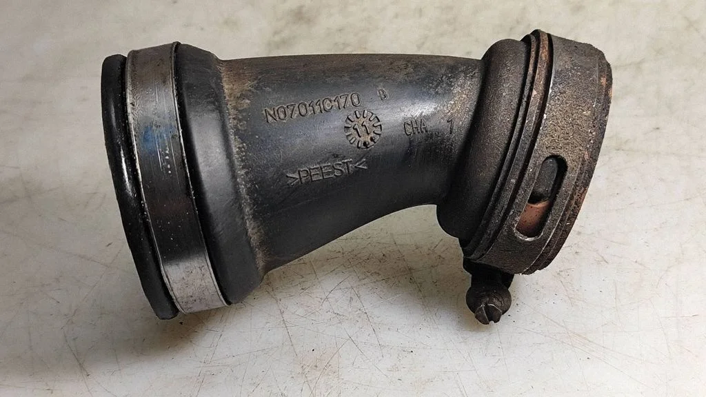 Intercooler hose/pipe N07011C170
