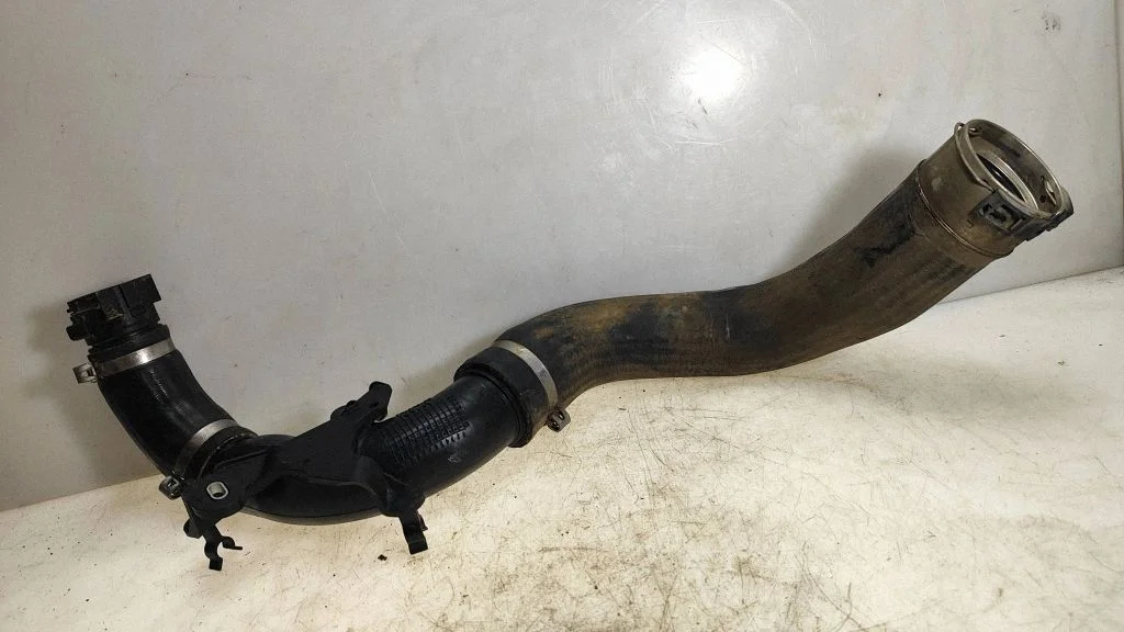 Intercooler hose/pipe 6670974