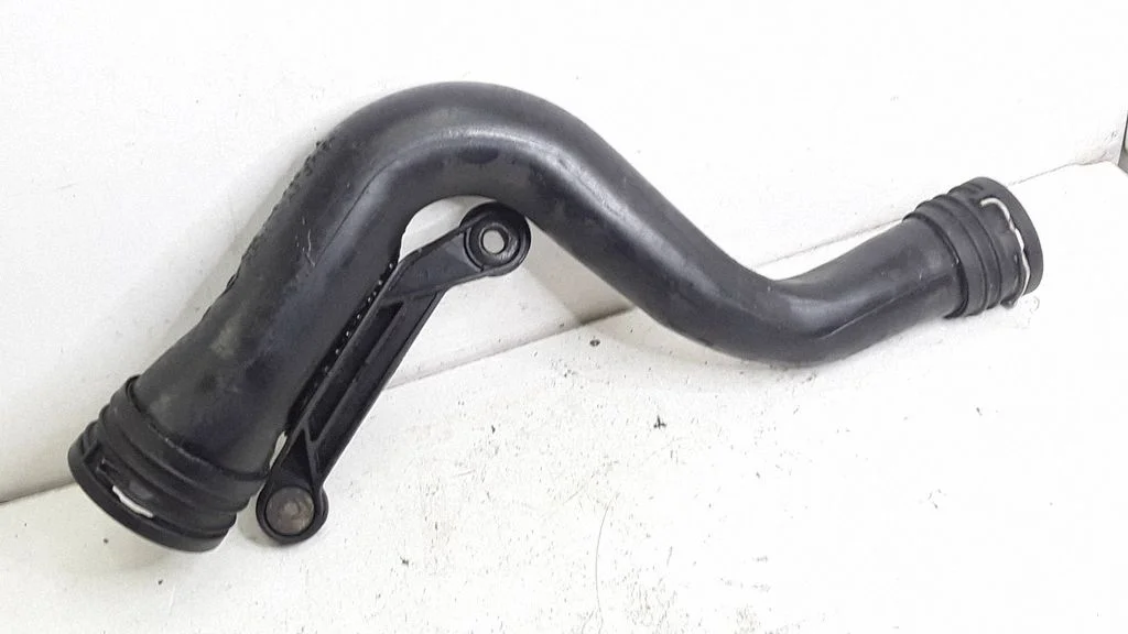Intercooler hose/pipe – Volkswagen Touran I (2003-2010)