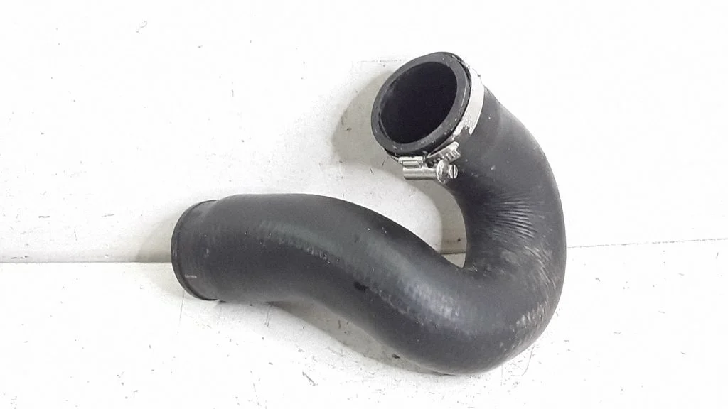 Vahejahuti voolik (-ud)/ toru (-d) 8E0145746C