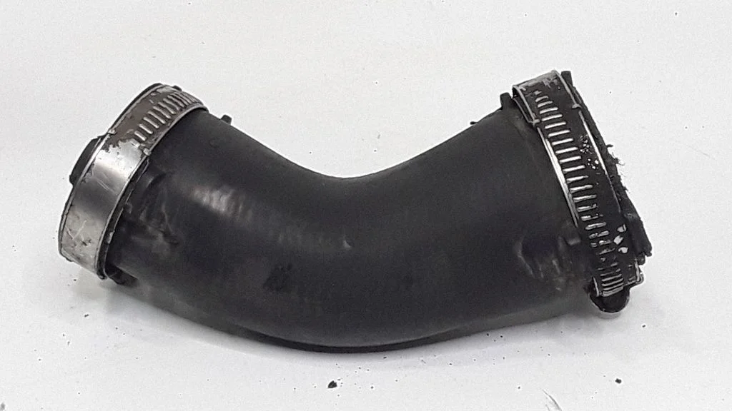 Intercooler hose/pipe – left