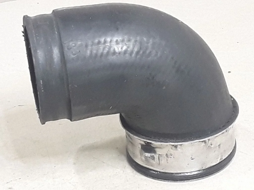 Vahejahuti voolik (-ud)/ toru (-d) 7M3145708A
