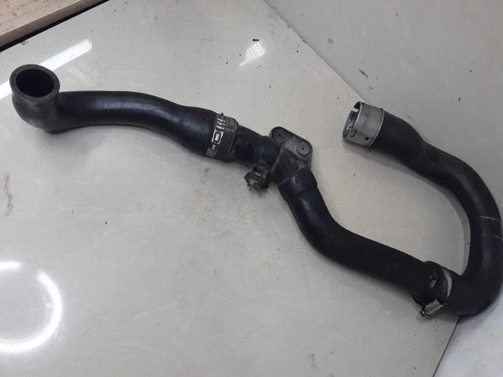 Intercooler hose/pipe 2001994C
