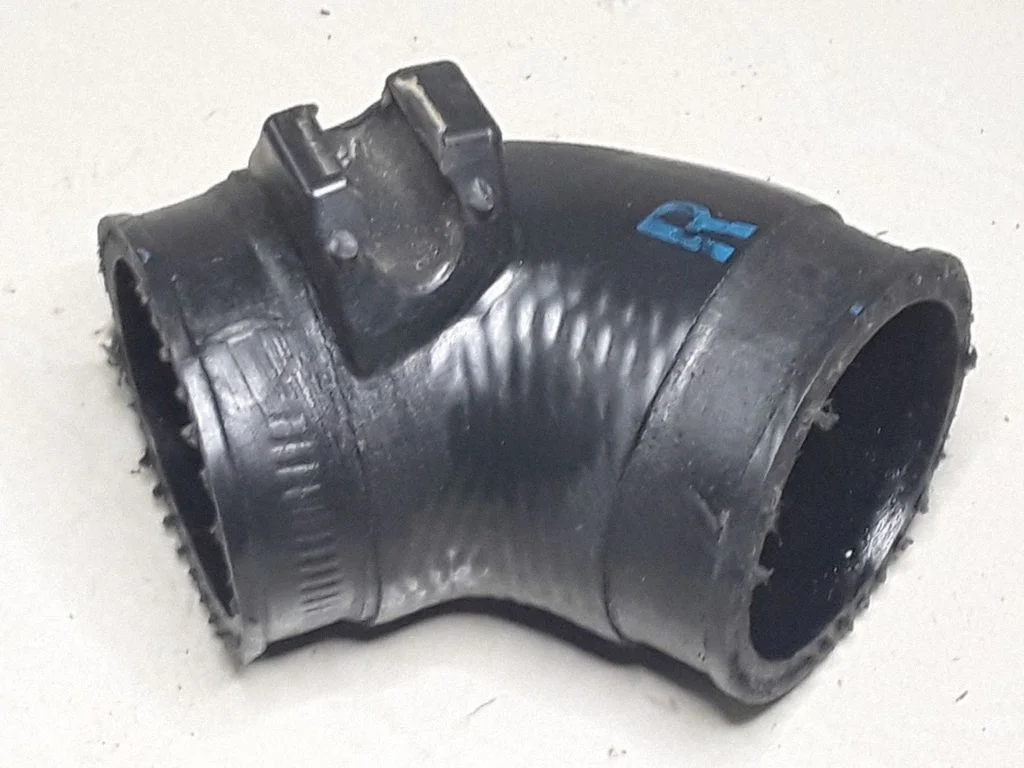 Intercooler hose/pipe – Volkswagen Passat B5 (1997-2000)