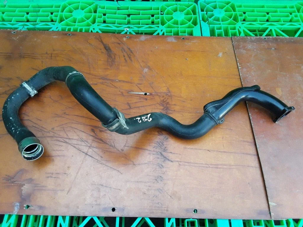 Intercooler hose/pipe 2001998G