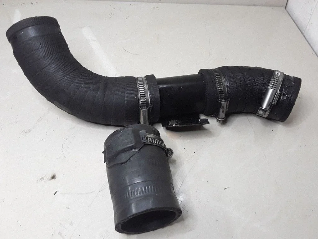 Wąż / rura intercoolera 8200127581
