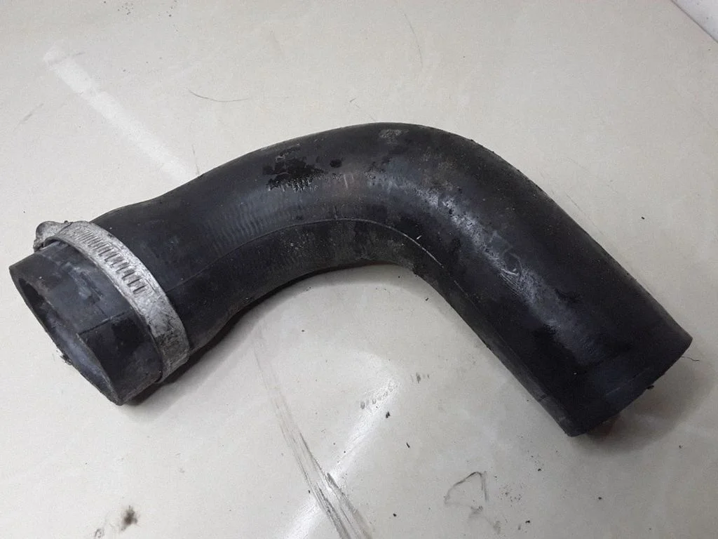 Vahejahuti voolik (-ud)/ toru (-d) – Volvo S40, V40 (1995-2004)
