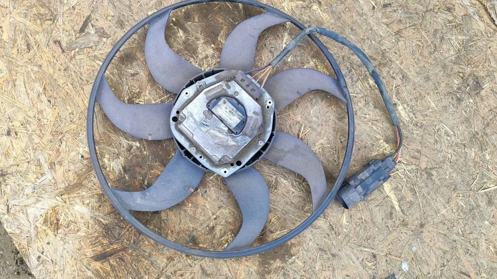 Electric radiator cooling fan 7561713