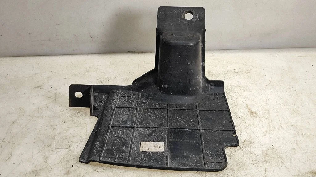 Intercooler air guide/duct channel 62822JD51A