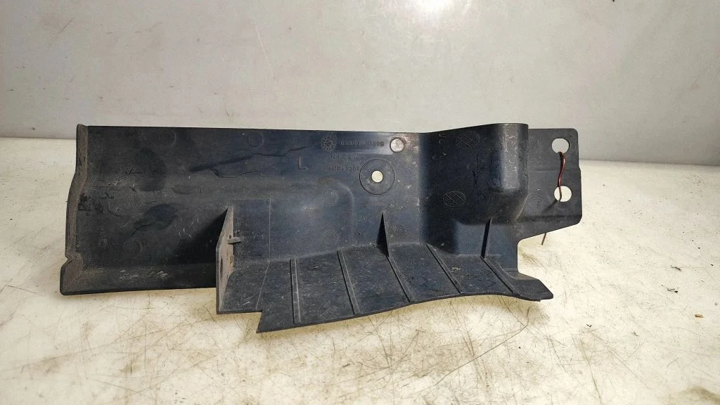 Intercooler air guide/duct channel 62823JD50B
