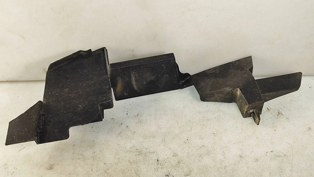 Intercooler air guide/duct channel GS1D56253