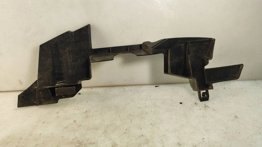 Intercooler air guide/duct channel GS1D56251