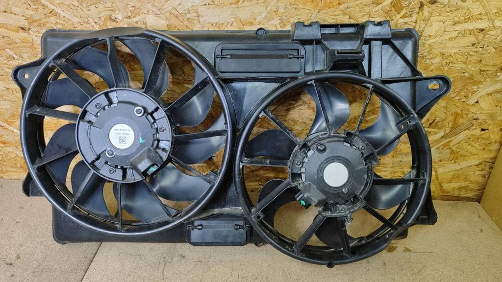 Ventilaatorite komplekt F00HX2G242