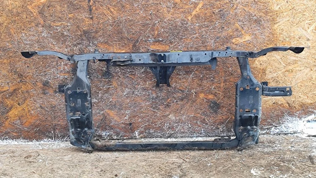 Radiaatori tugipaneel – Nissan Qashqai+2 (2008-2010)