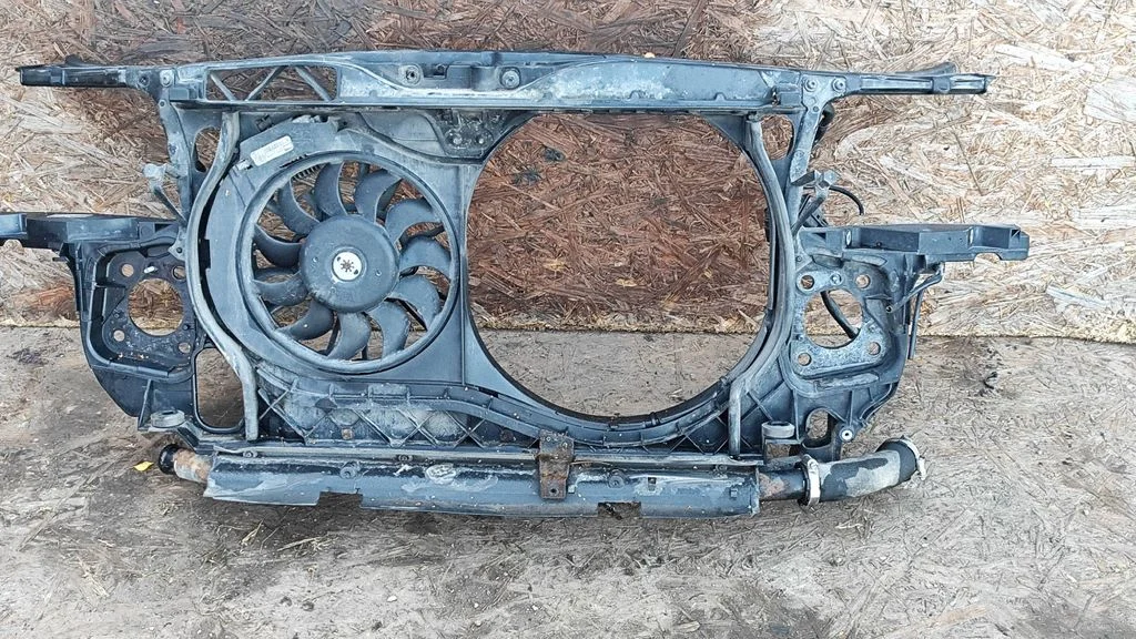 Radiaatori tugipaneel – Audi A4 S4 B6 8E 8H (2001-2005)