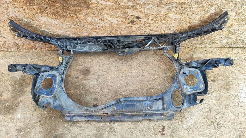 Radiaatori tugipaneel – Audi A4 S4 B6 8E 8H (2001-2005)