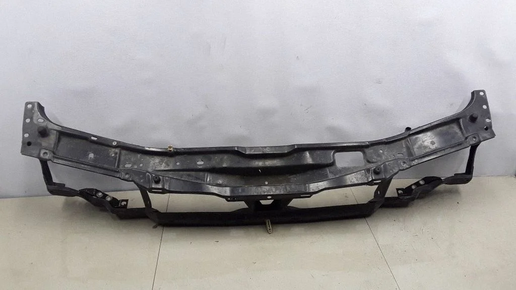 Radiaatori tugipaneel – Volkswagen Passat B4 (1994-1996)