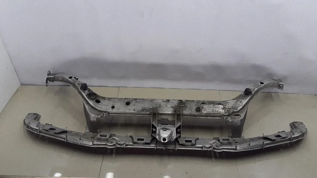 Radiaatori tugipaneel – Ford Focus (1998-2004)