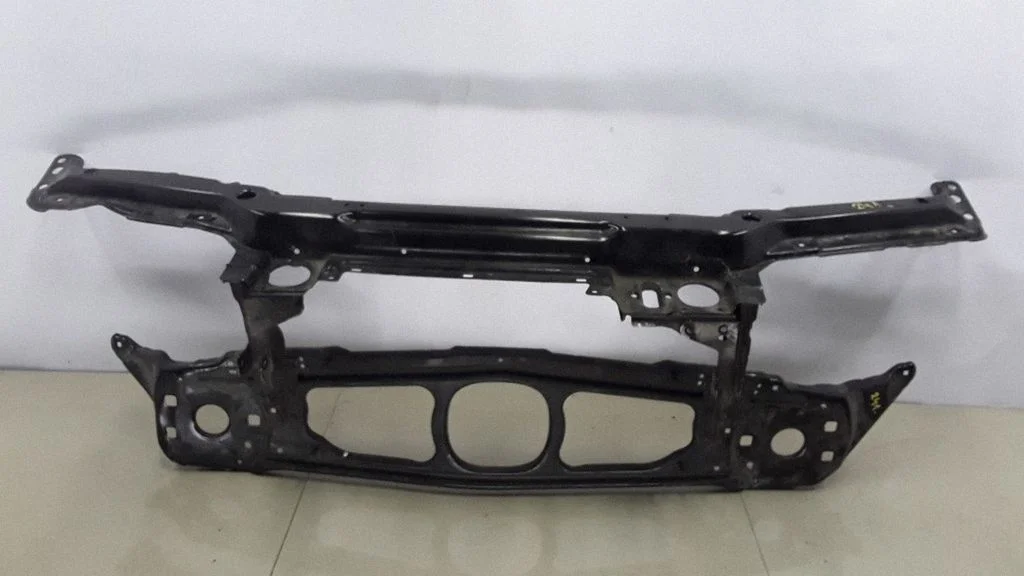 Radiaatori tugipaneel – BMW 3-seeria E46 (1998-2005)