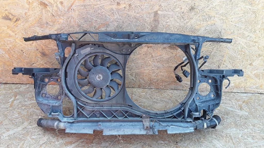 Radiaatori tugipaneel – Audi A4 S4 B6 8E 8H (2001-2005)