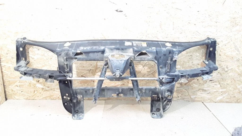 Radiaatori tugipaneel – Ford Mondeo Mk III (2000-2007)