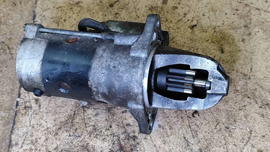 Starter motor M002T89071